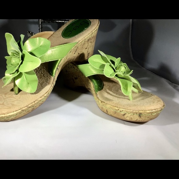 BOC wedge with bright green flowers EUC - Picture 6 of 16